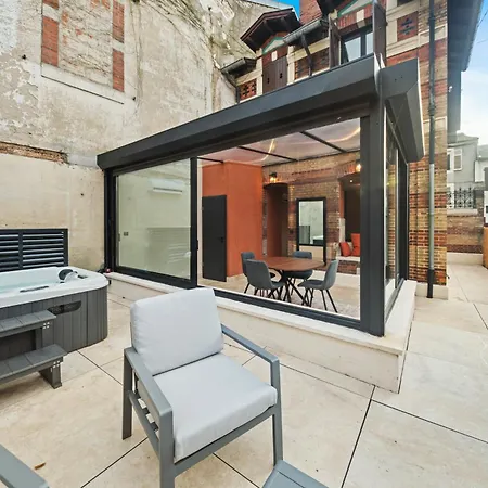 Holiday home Maison D'architecte Avec Jacuzzi, Quartier Premontres *